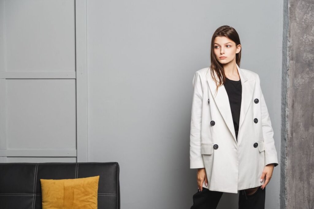 Woman-Wearing-an-Oversized-Blazer