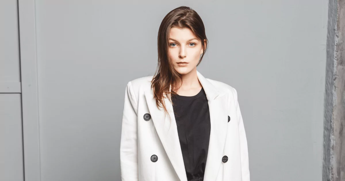 Caucasian-woman-white-oversized-blazer