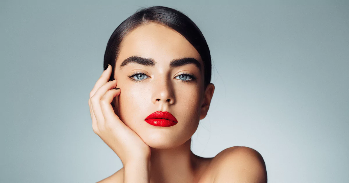 cherry-red-lips-and-dramatic-lashes